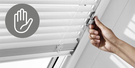 VELUX venetian blind, manual operation